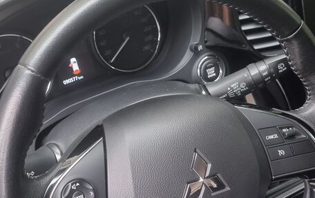 Mitsubishi Outlander III рестайлинг 3, 2019 год, 2 500 000 рублей, 6 фотография