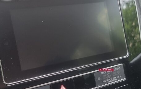 Mitsubishi Outlander III рестайлинг 3, 2019 год, 2 500 000 рублей, 10 фотография