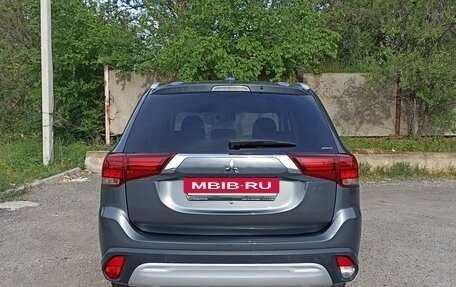 Mitsubishi Outlander III рестайлинг 3, 2019 год, 2 500 000 рублей, 2 фотография