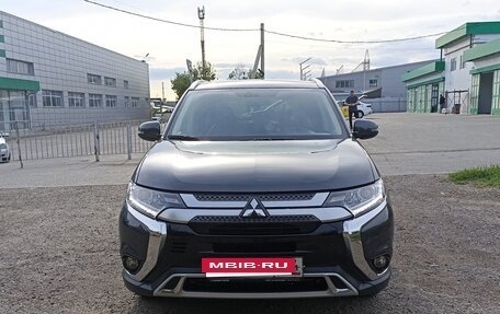 Mitsubishi Outlander III рестайлинг 3, 2019 год, 2 500 000 рублей, 17 фотография