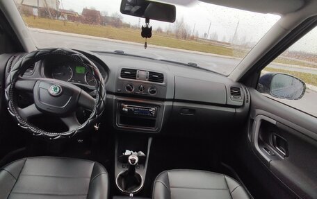 Skoda Fabia II, 2010 год, 585 000 рублей, 10 фотография