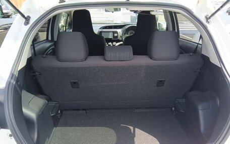 Toyota Vitz, 2018 год, 850 000 рублей, 6 фотография