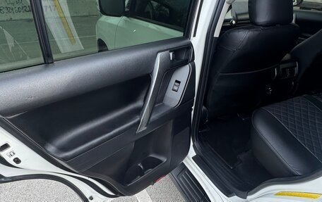Toyota Land Cruiser Prado 150 рестайлинг 2, 2014 год, 3 350 000 рублей, 9 фотография