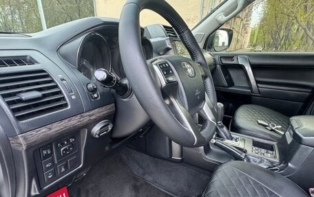 Toyota Land Cruiser Prado 150 рестайлинг 2, 2014 год, 3 350 000 рублей, 13 фотография