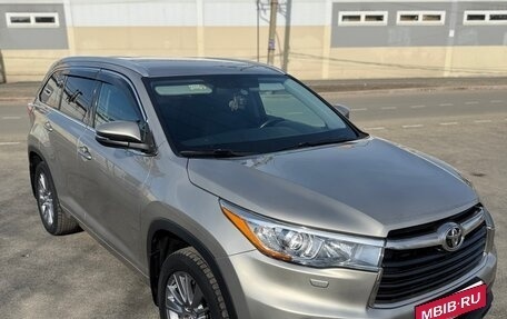 Toyota Highlander III, 2014 год, 2 800 000 рублей, 2 фотография