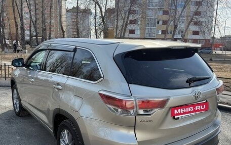 Toyota Highlander III, 2014 год, 2 800 000 рублей, 4 фотография