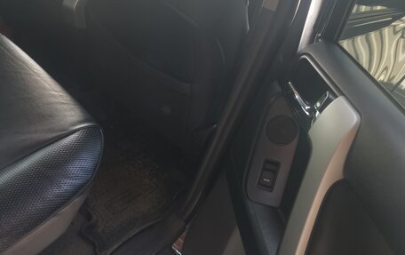 Toyota Land Cruiser Prado 150 рестайлинг 2, 2011 год, 2 750 000 рублей, 11 фотография