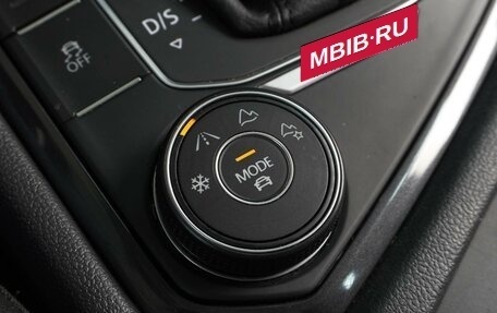 Volkswagen Tiguan II, 2016 год, 2 419 000 рублей, 16 фотография