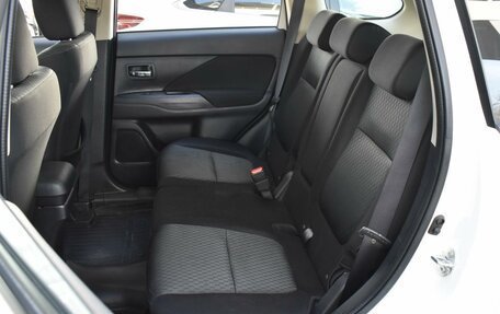 Mitsubishi Outlander III рестайлинг 3, 2015 год, 1 790 000 рублей, 9 фотография