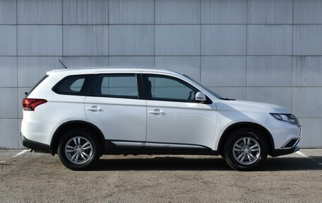 Mitsubishi Outlander III рестайлинг 3, 2015 год, 1 790 000 рублей, 5 фотография