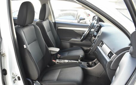 Mitsubishi Outlander III рестайлинг 3, 2015 год, 1 790 000 рублей, 8 фотография