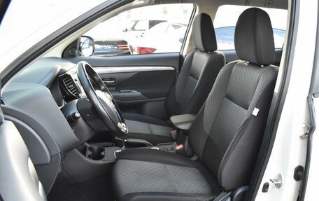 Mitsubishi Outlander III рестайлинг 3, 2015 год, 1 790 000 рублей, 10 фотография