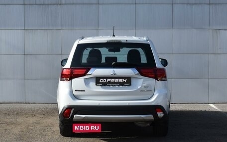 Mitsubishi Outlander III рестайлинг 3, 2015 год, 1 790 000 рублей, 4 фотография