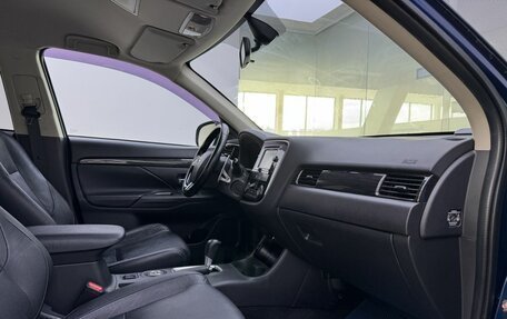 Mitsubishi Outlander III рестайлинг 3, 2015 год, 1 949 000 рублей, 13 фотография