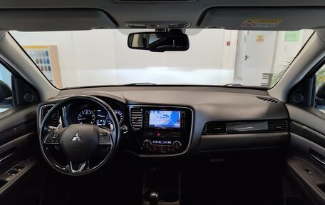 Mitsubishi Outlander III рестайлинг 3, 2015 год, 1 450 000 рублей, 5 фотография