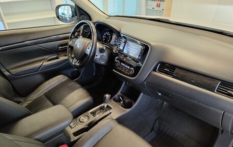 Mitsubishi Outlander III рестайлинг 3, 2015 год, 1 450 000 рублей, 6 фотография