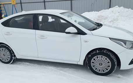 Hyundai Solaris II рестайлинг, 2018 год, 1 050 000 рублей, 4 фотография