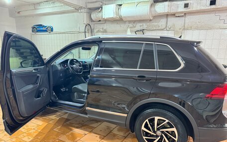 Volkswagen Tiguan II, 2018 год, 2 850 000 рублей, 5 фотография