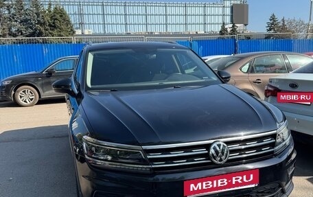 Volkswagen Tiguan II, 2018 год, 2 850 000 рублей, 2 фотография