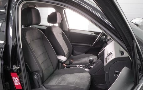 Volkswagen Tiguan II, 2018 год, 2 499 000 рублей, 8 фотография