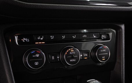 Volkswagen Tiguan II, 2018 год, 2 499 000 рублей, 16 фотография