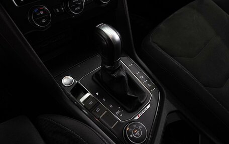 Volkswagen Tiguan II, 2018 год, 2 499 000 рублей, 17 фотография