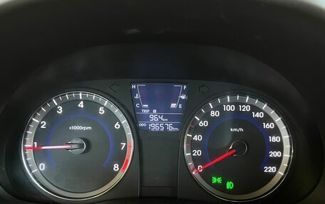 Hyundai Solaris II рестайлинг, 2011 год, 680 000 рублей, 13 фотография