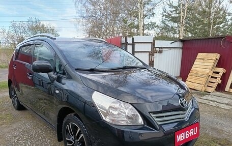 Toyota Verso I, 2011 год, 1 030 000 рублей, 3 фотография