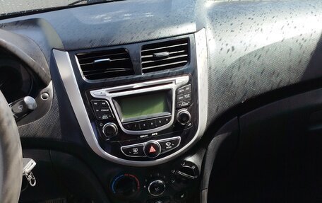 Hyundai Solaris II рестайлинг, 2013 год, 615 000 рублей, 9 фотография