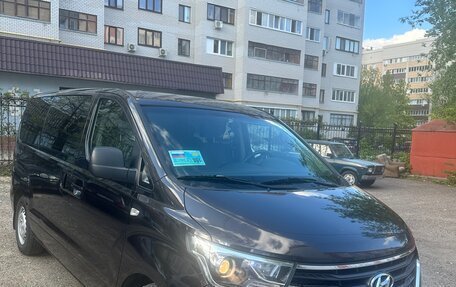 Hyundai H-1 II рестайлинг, 2018 год, 2 700 000 рублей, 2 фотография