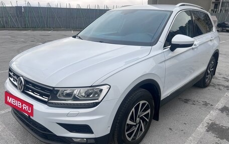 Volkswagen Tiguan II, 2018 год, 2 800 000 рублей, 6 фотография
