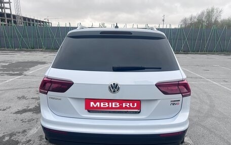 Volkswagen Tiguan II, 2018 год, 2 800 000 рублей, 3 фотография