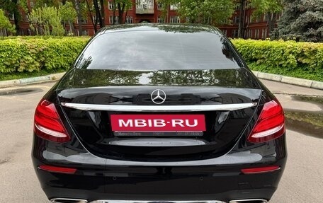 Mercedes-Benz E-Класс, 2019 год, 3 550 000 рублей, 5 фотография