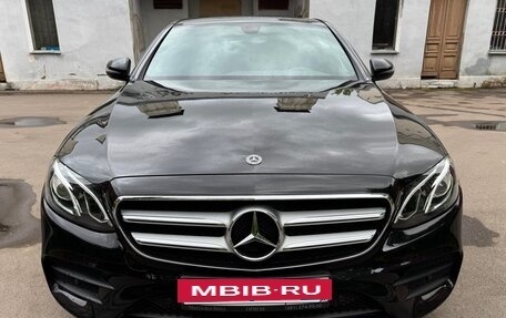 Mercedes-Benz E-Класс, 2019 год, 3 550 000 рублей, 2 фотография