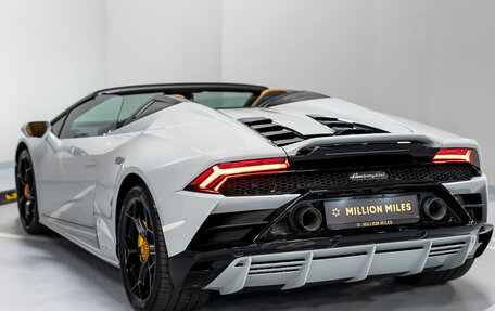 Lamborghini Huracán, 2023 год, 43 990 000 рублей, 13 фотография