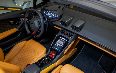 Lamborghini Huracán, 2023 год, 43 990 000 рублей, 23 фотография