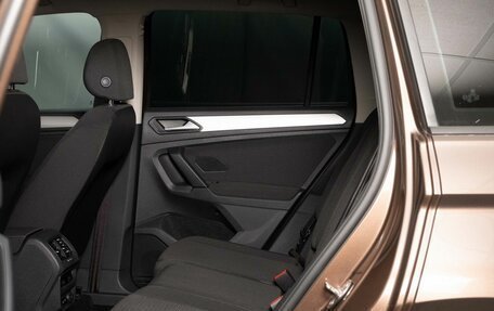 Volkswagen Tiguan II, 2019 год, 2 625 000 рублей, 11 фотография