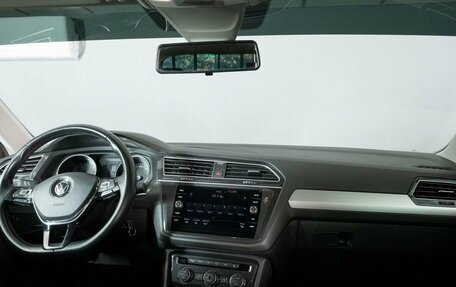 Volkswagen Tiguan II, 2019 год, 2 625 000 рублей, 9 фотография