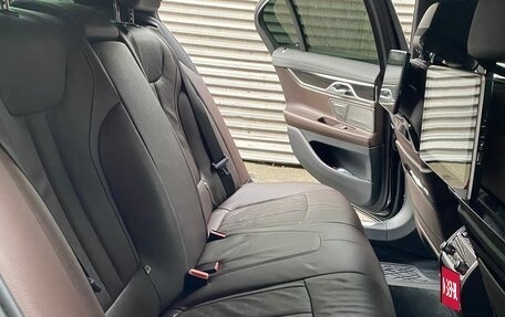BMW 7 серия, 2018 год, 4 700 000 рублей, 17 фотография