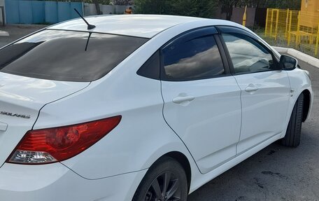 Hyundai Solaris II рестайлинг, 2013 год, 850 000 рублей, 5 фотография