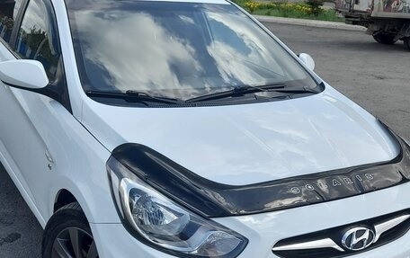 Hyundai Solaris II рестайлинг, 2013 год, 850 000 рублей, 2 фотография