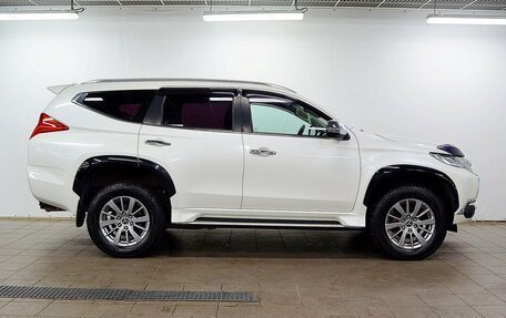 Mitsubishi Pajero Sport III рестайлинг, 2017 год, 2 320 000 рублей, 5 фотография