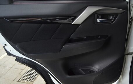 Mitsubishi Pajero Sport III рестайлинг, 2017 год, 2 320 000 рублей, 15 фотография