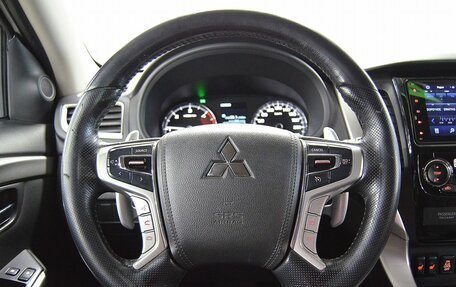Mitsubishi Pajero Sport III рестайлинг, 2017 год, 2 320 000 рублей, 12 фотография