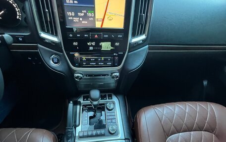 Toyota Land Cruiser 200, 2017 год, 6 300 000 рублей, 6 фотография