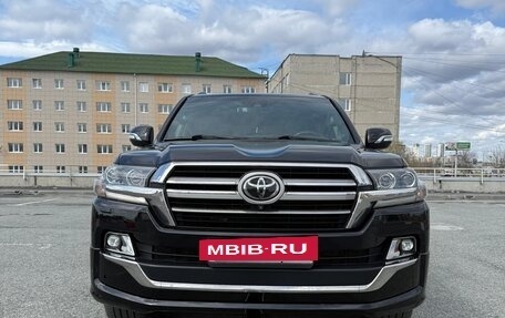 Toyota Land Cruiser 200, 2020 год, 10 900 000 рублей, 3 фотография