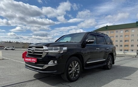 Toyota Land Cruiser 200, 2020 год, 10 900 000 рублей, 2 фотография
