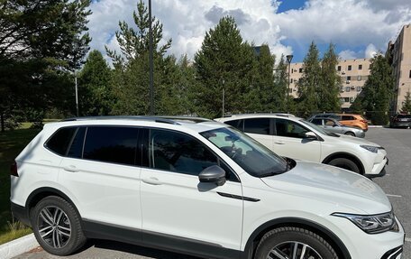 Volkswagen Tiguan II, 2022 год, 4 050 000 рублей, 3 фотография