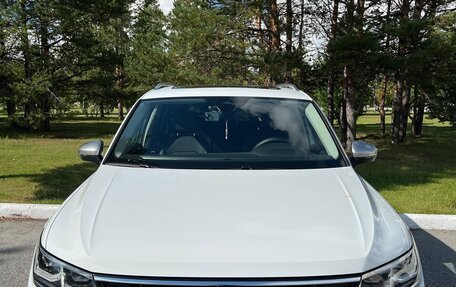 Volkswagen Tiguan II, 2022 год, 4 050 000 рублей, 2 фотография