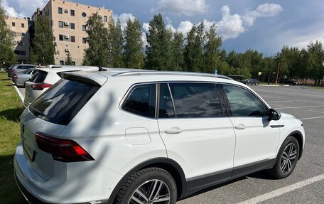 Volkswagen Tiguan II, 2022 год, 4 050 000 рублей, 5 фотография